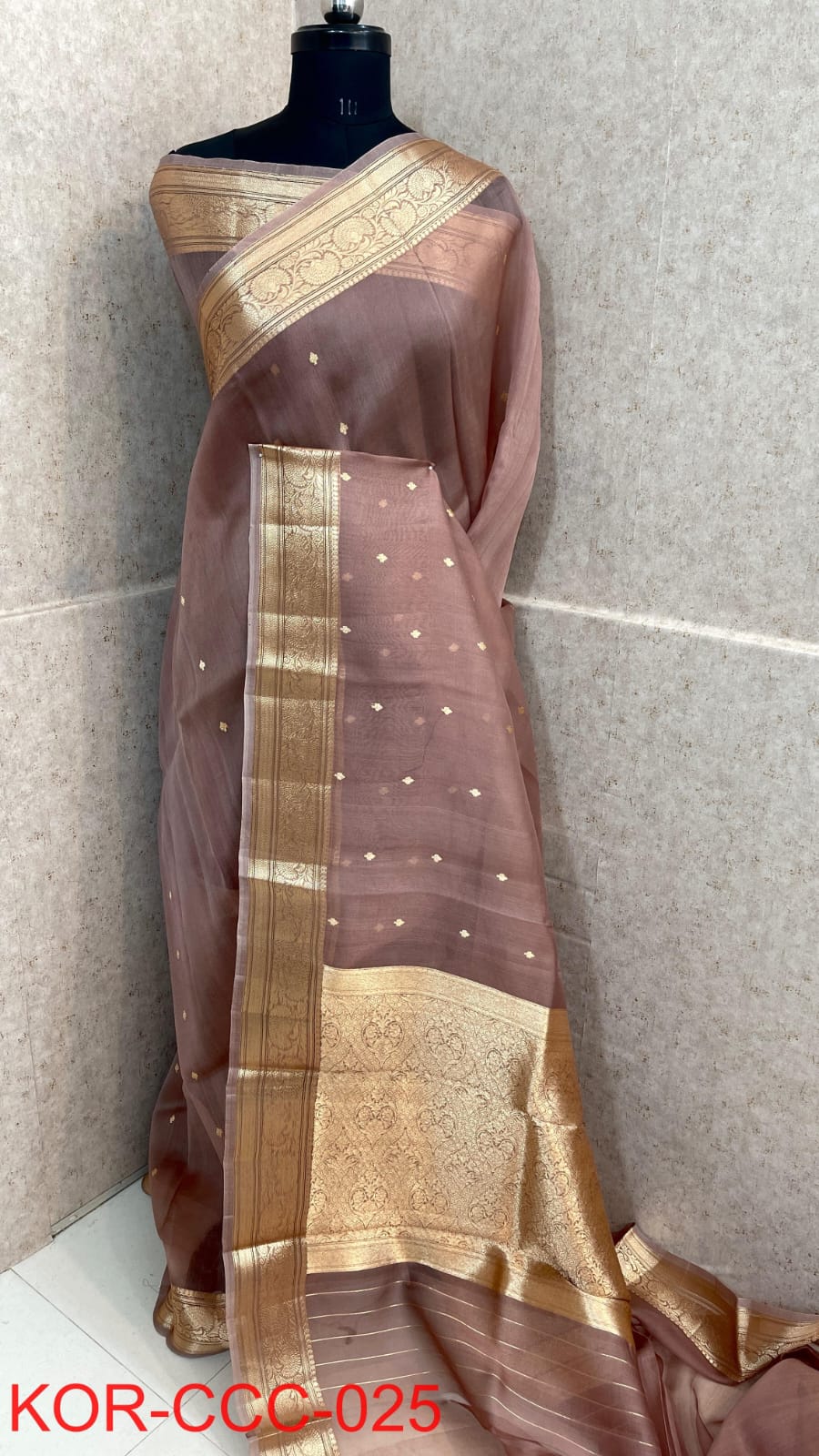 Pure Kora Silk Handwoven Kadwa Saree
