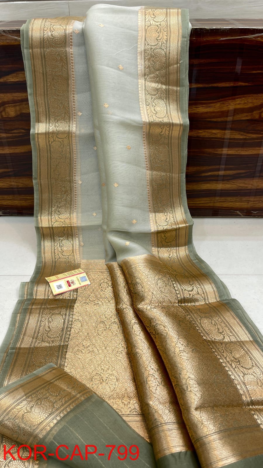 Pure Kora Silk Handwoven Kadwa Saree