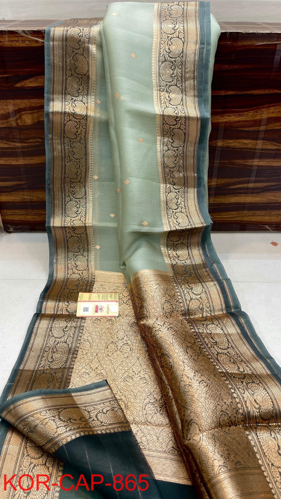Pure Kora Silk Handwoven Kadwa Saree