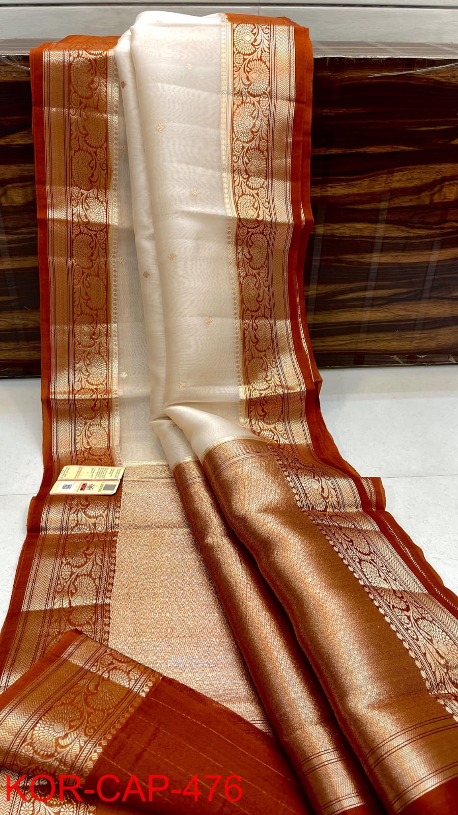 Pure Kora Silk Handwoven Kadwa Saree
