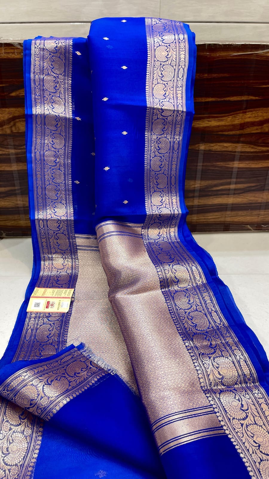 Pure Kora Silk Handwoven Kadwa Saree