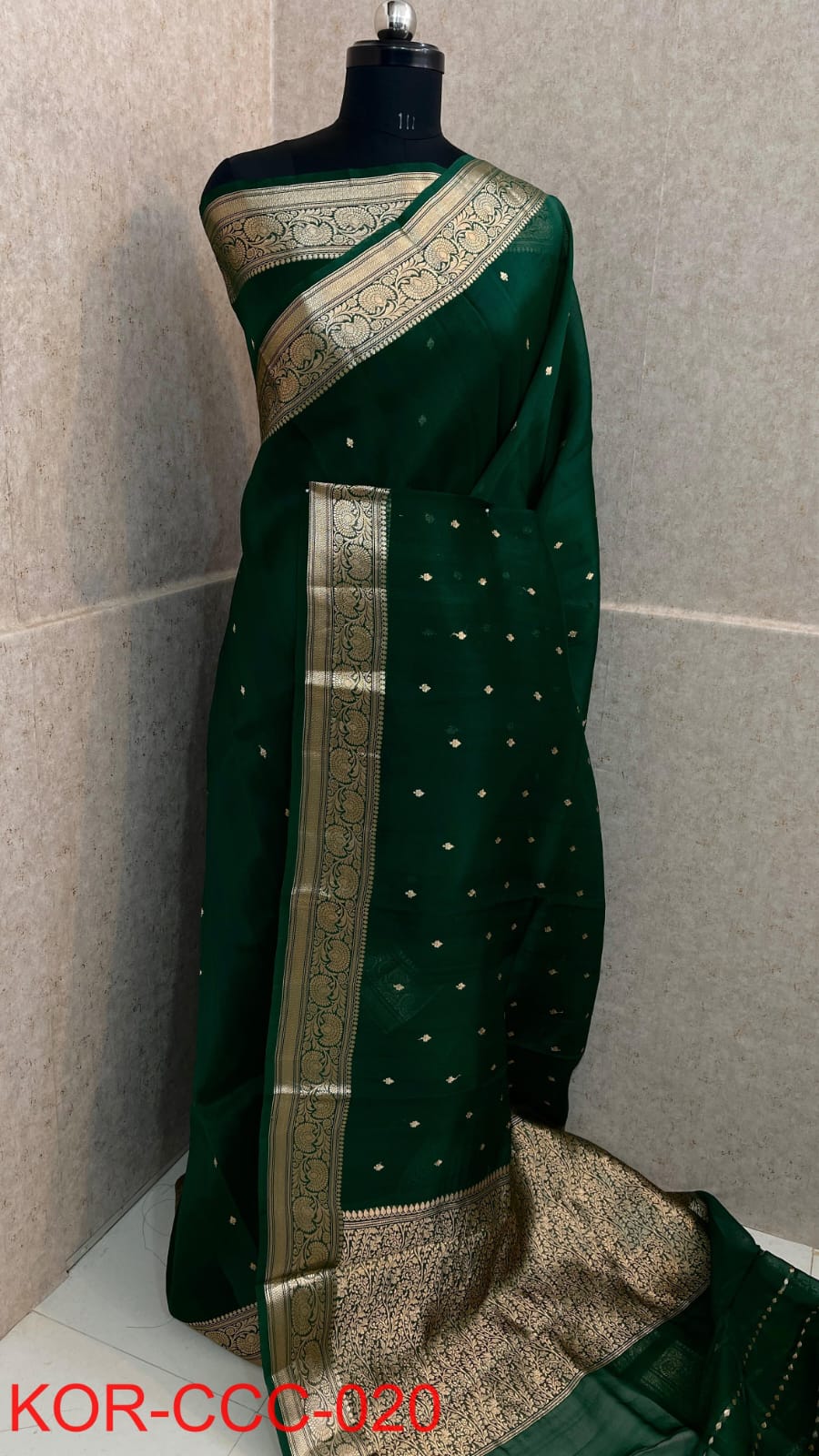 Pure Kora Silk Handwoven Kadwa Saree