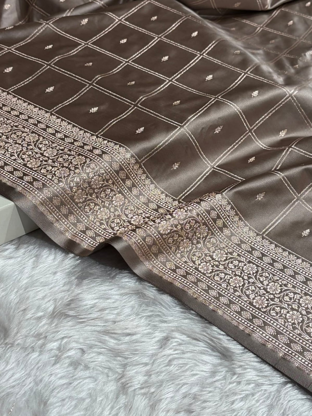 Mashru Silk Banarasi Zari Small Border Plain Design Saree