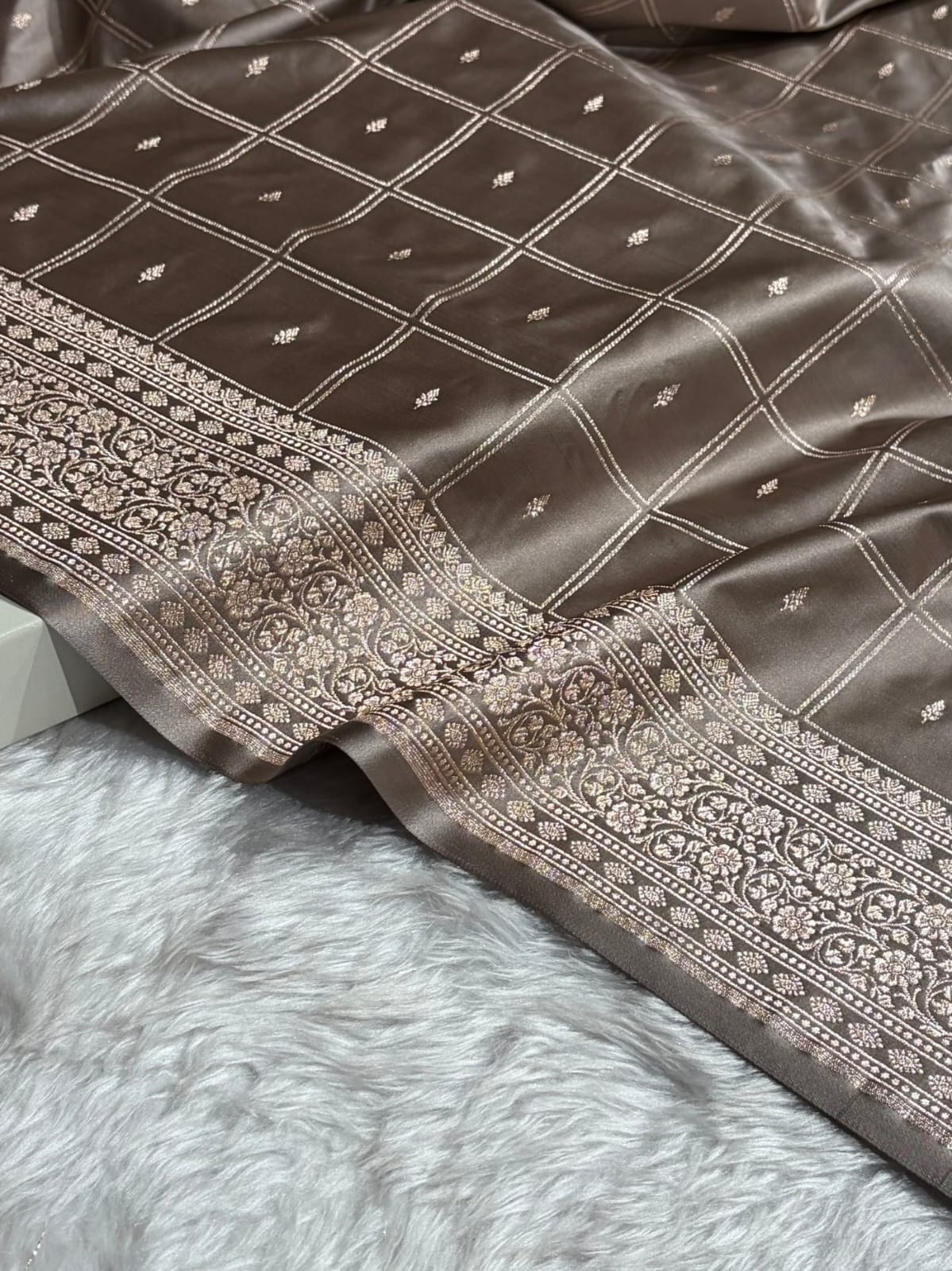 Mashru Silk Banarasi Zari Small Border Plain Design Saree