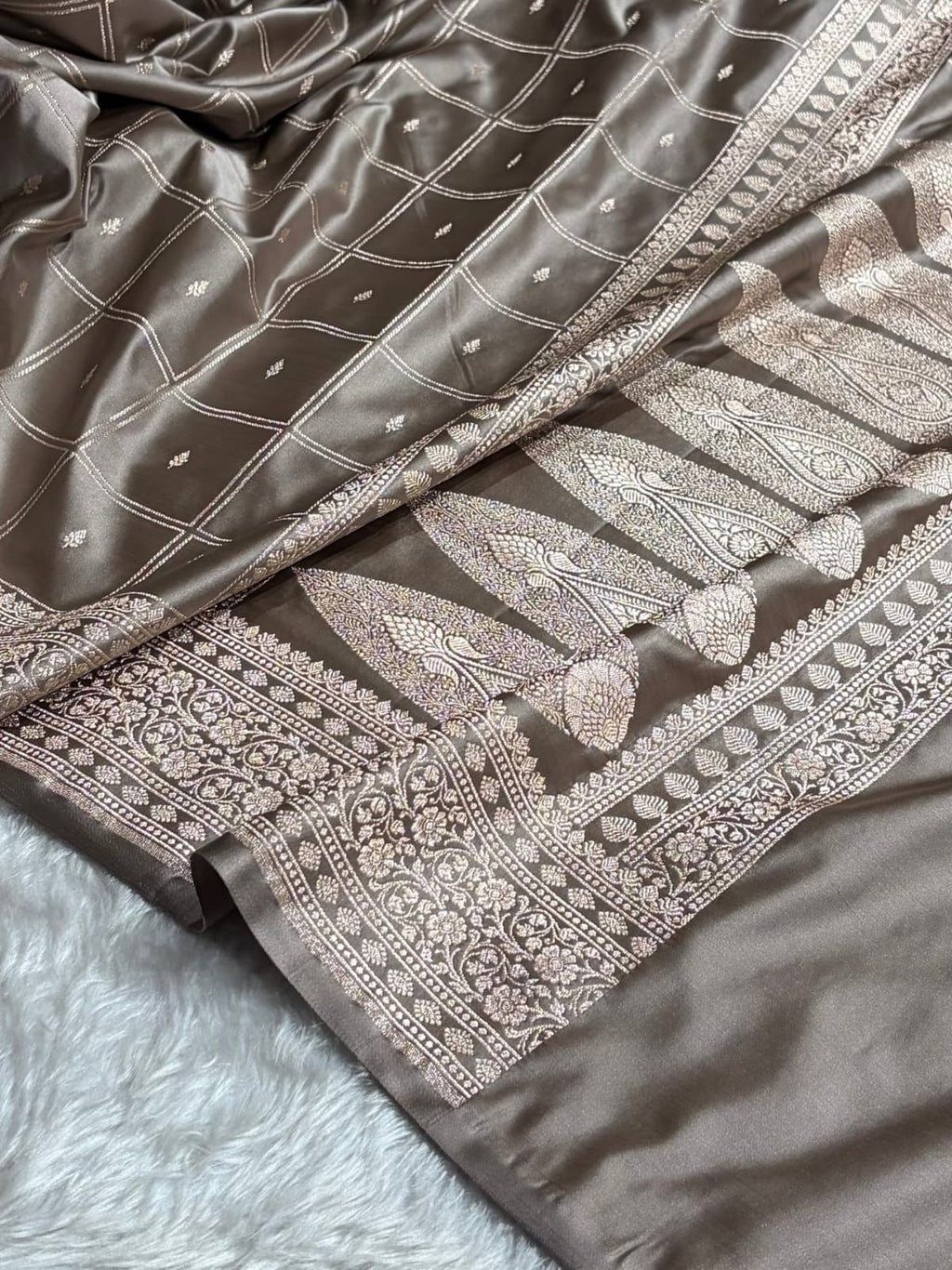 Mashru Silk Banarasi Zari Small Border Plain Design Saree