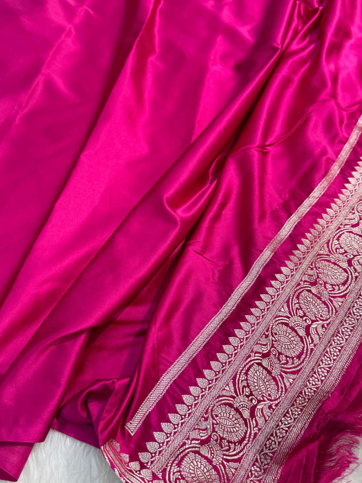 Mashru Silk Banarasi Zari Small Border Plain Design Saree
