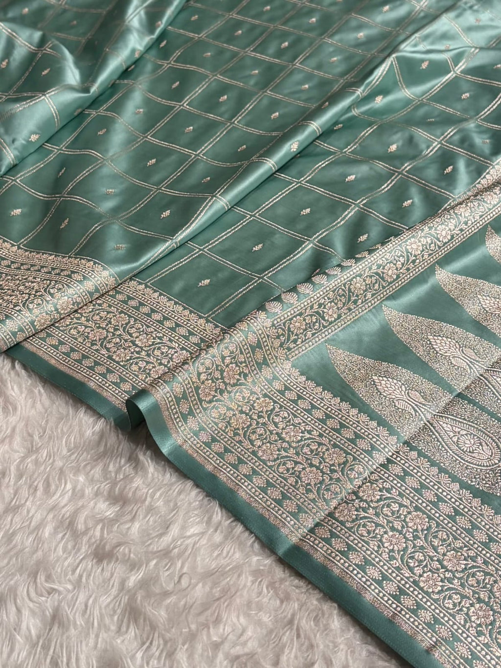 Mashru Silk Banarasi Zari Small Border Plain Design Saree