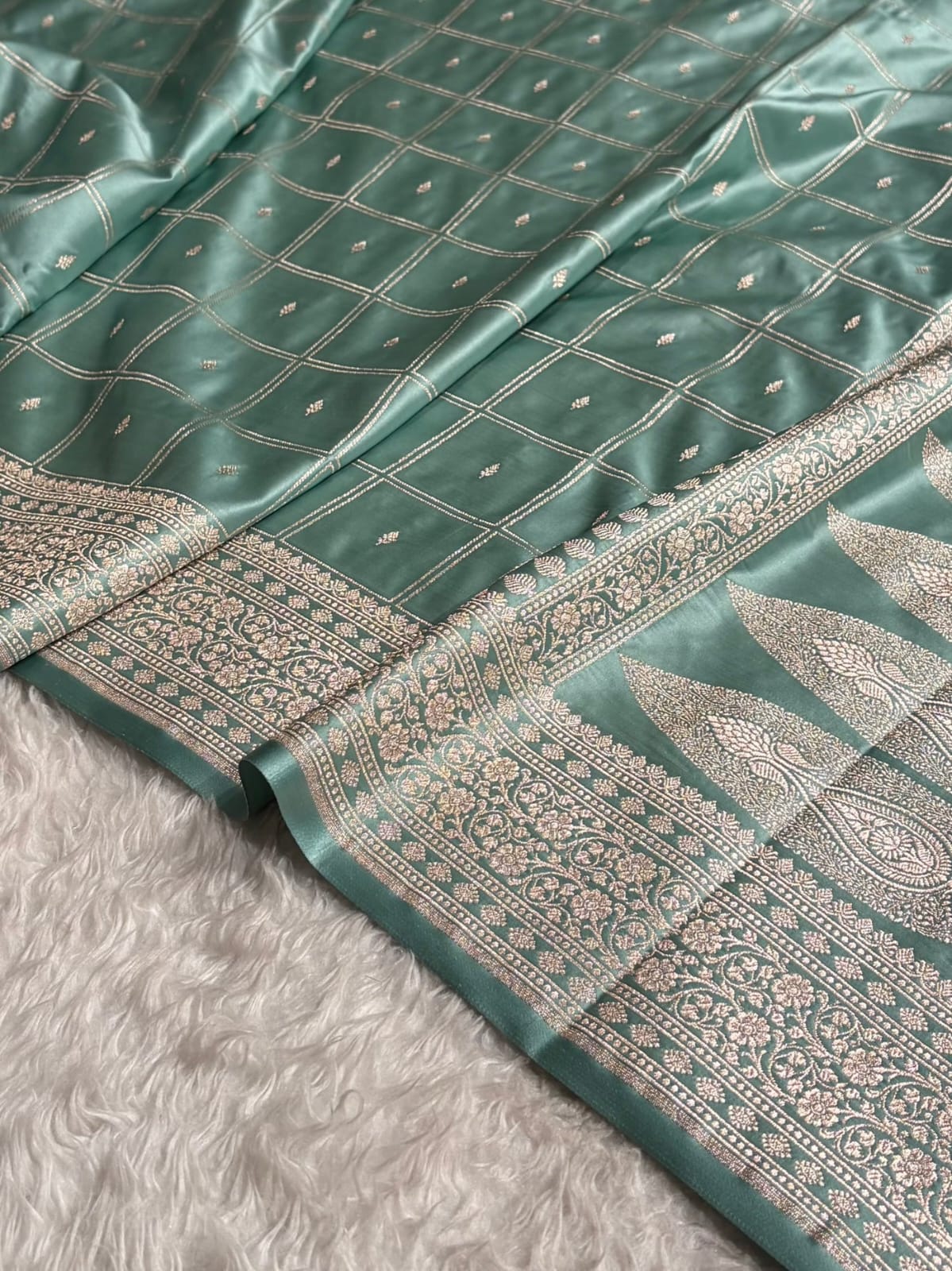 Mashru Silk Banarasi Zari Small Border Plain Design Saree