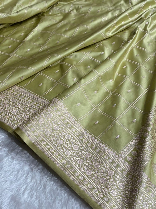 Mashru Silk Banarasi Zari Small Border Plain Design Saree