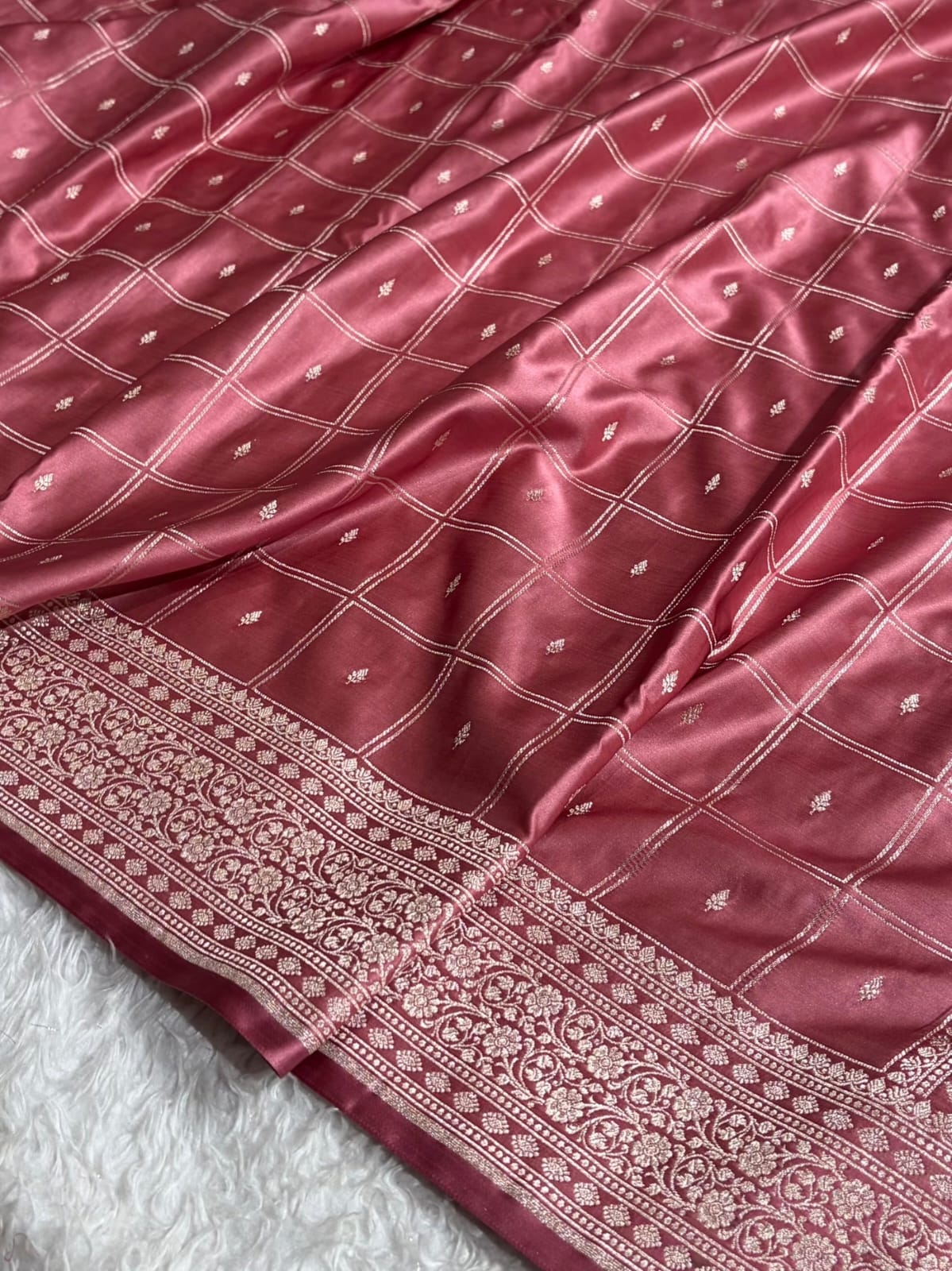 Mashru Silk Banarasi Zari Small Border Plain Design Saree
