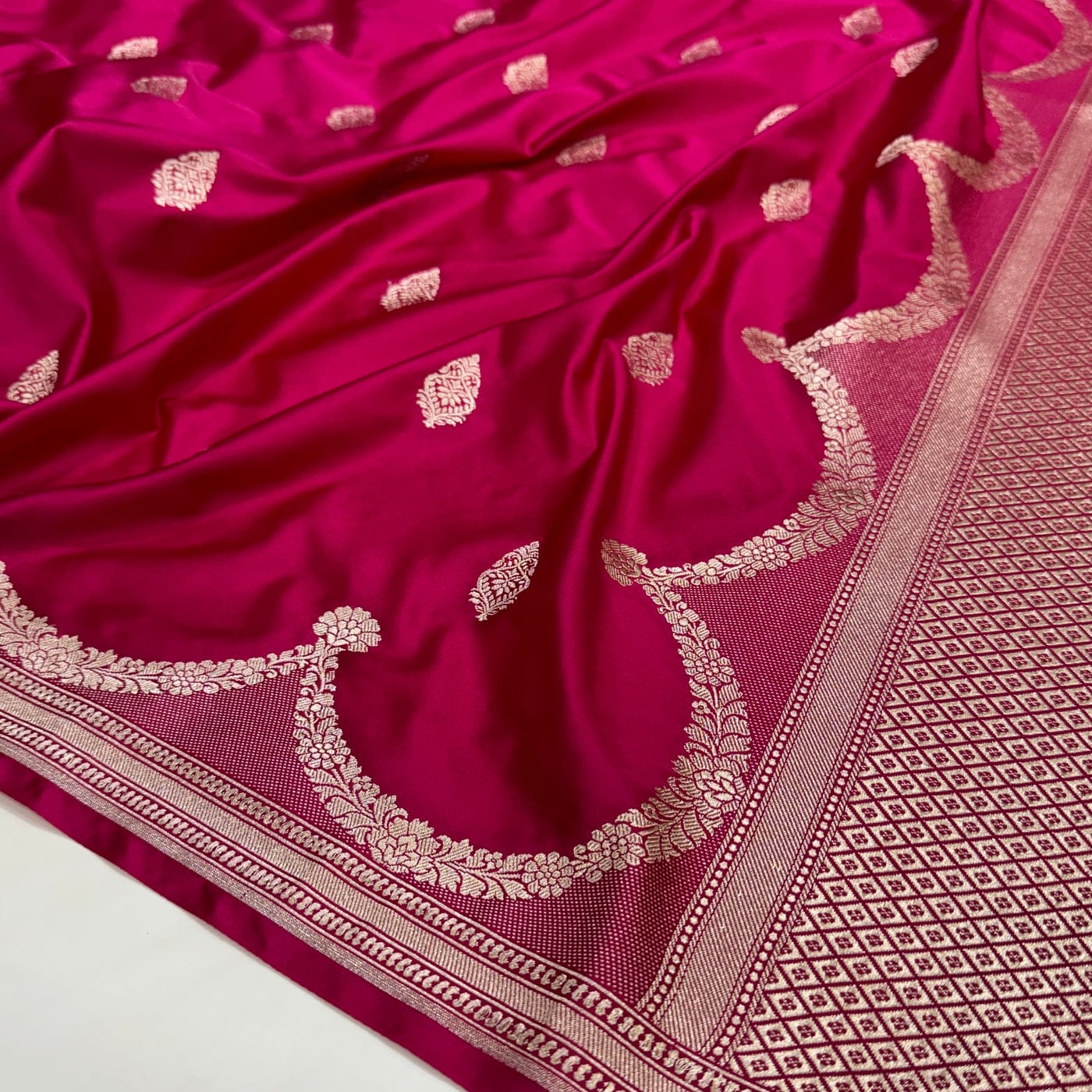 Mashru Silk Banarasi Zari Small Border Plain Design Saree