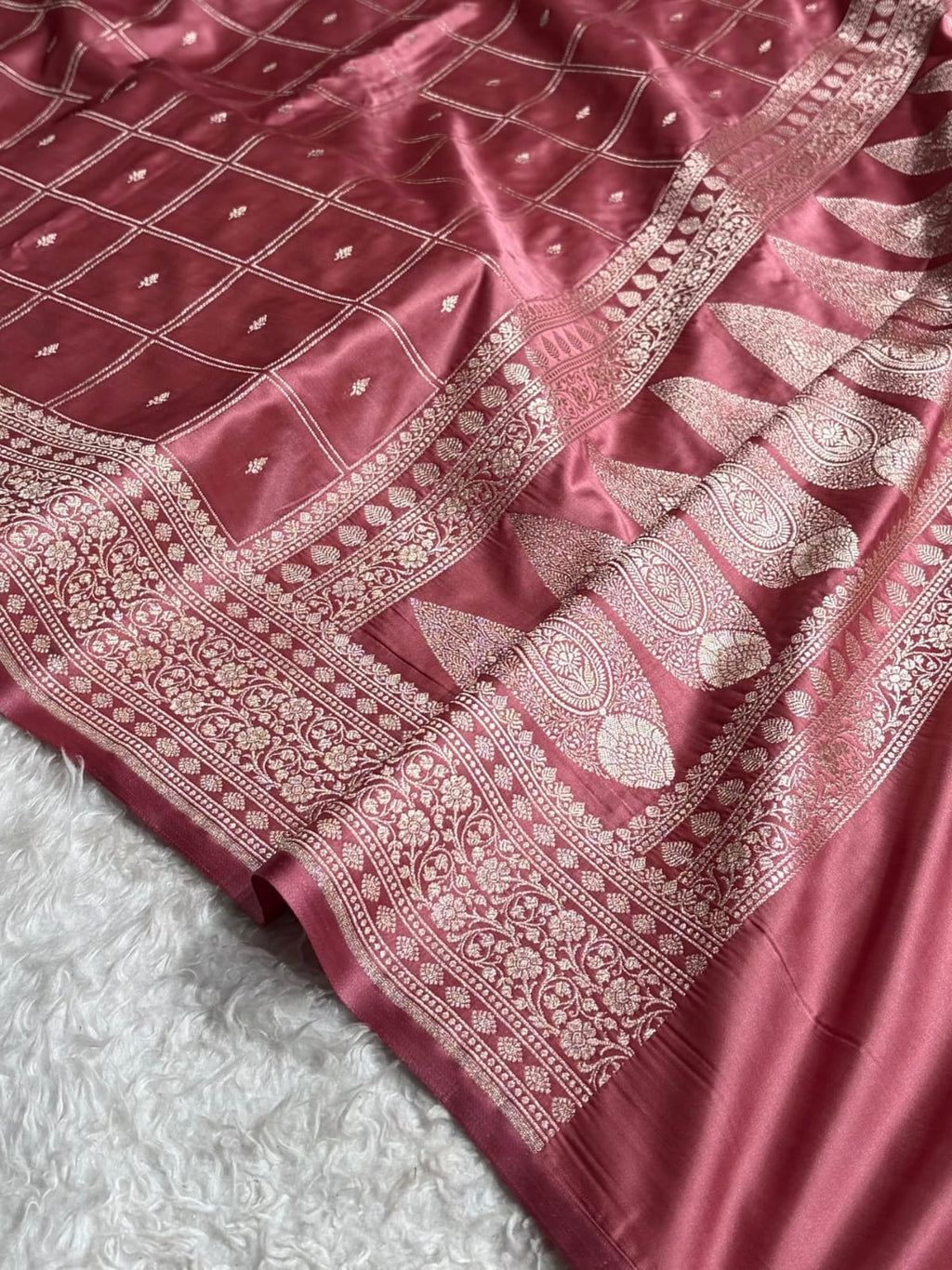Mashru Silk Banarasi Zari Small Border Plain Design Saree