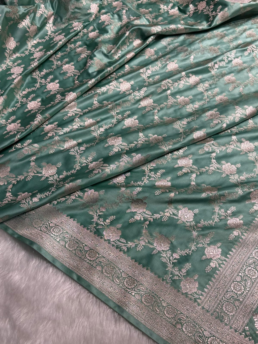 Mashru Silk Banarasi Zari Small Border Plain Design Saree