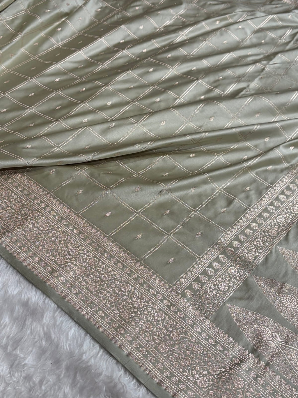 Mashru Silk Banarasi Zari Small Border Plain Design Saree