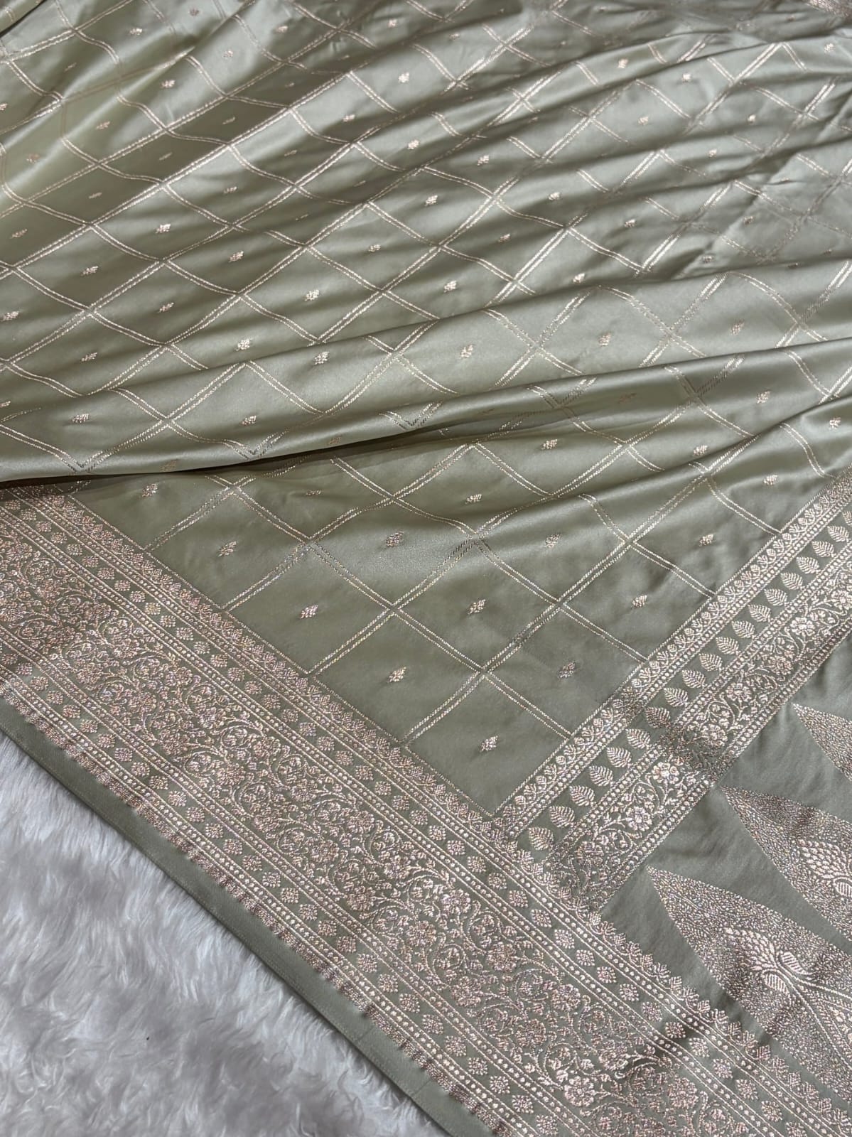 Mashru Silk Banarasi Zari Small Border Plain Design Saree