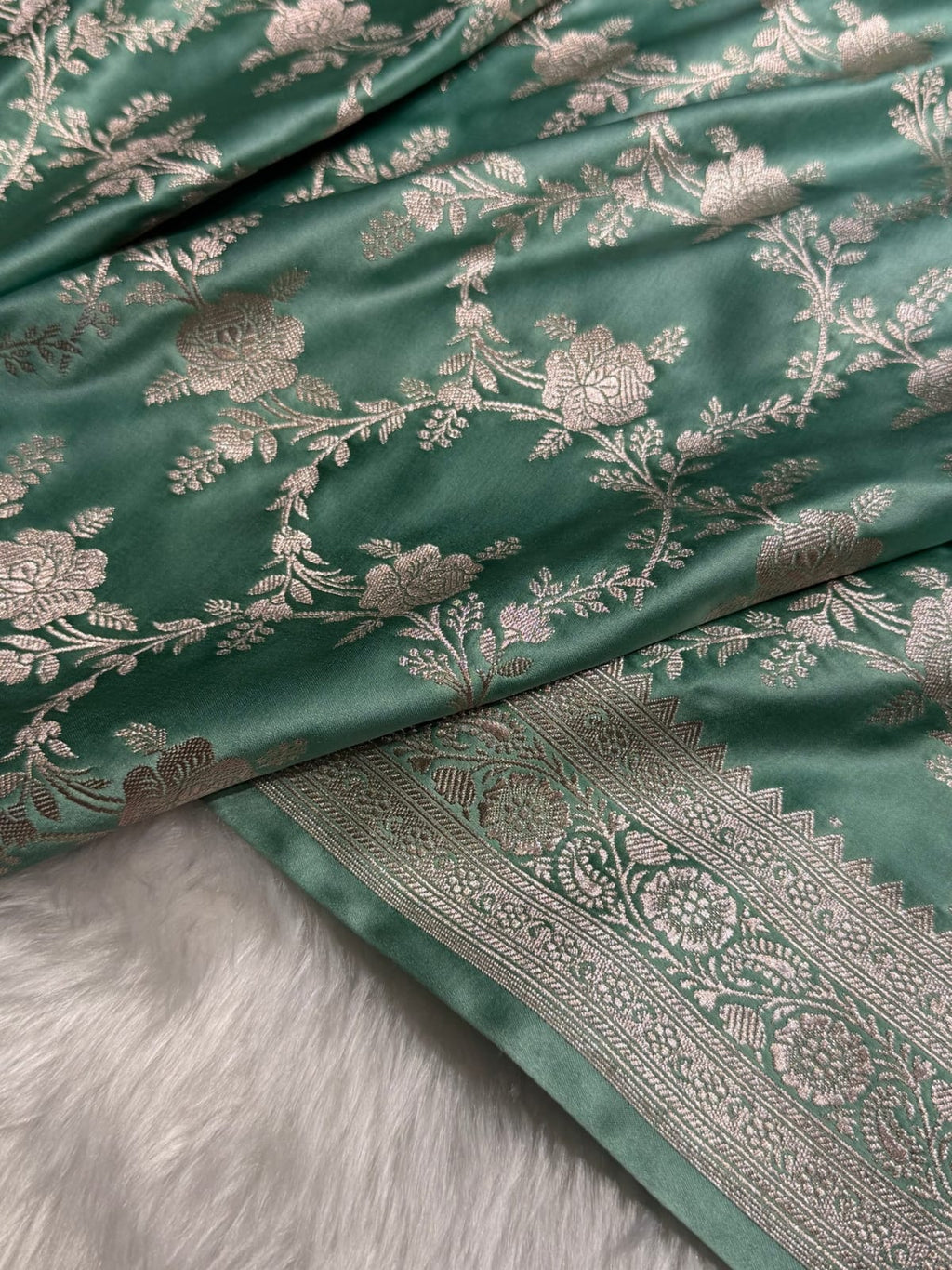 Mashru Silk Banarasi Zari Small Border Plain Design Saree