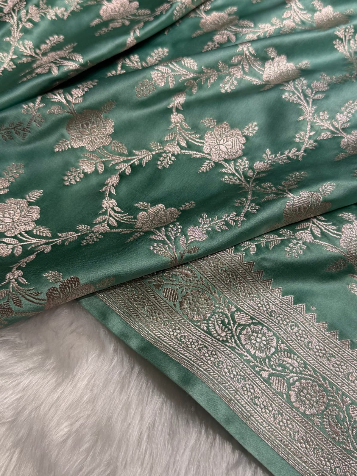 Mashru Silk Banarasi Zari Small Border Plain Design Saree