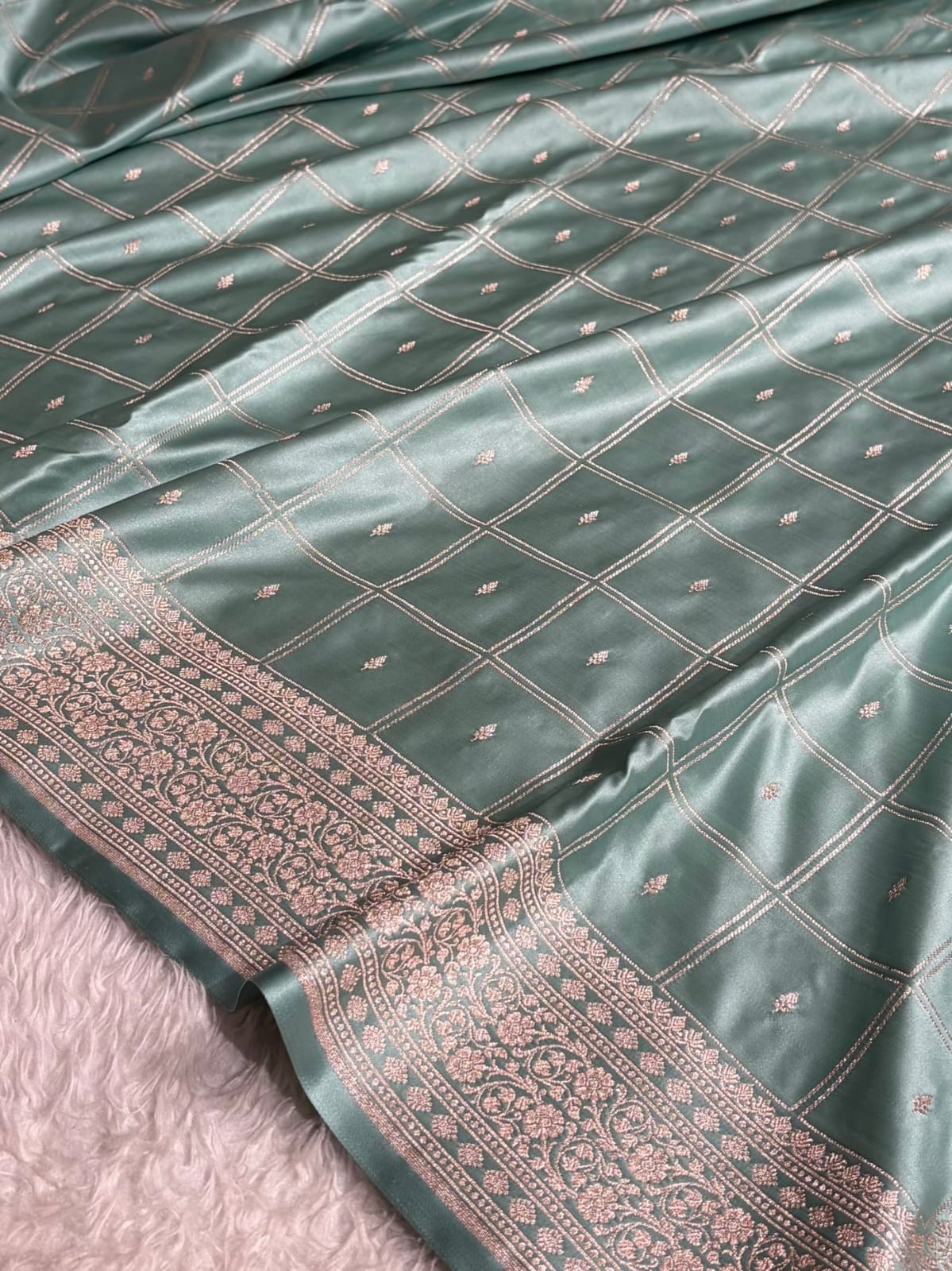 Mashru Silk Banarasi Zari Small Border Plain Design Saree