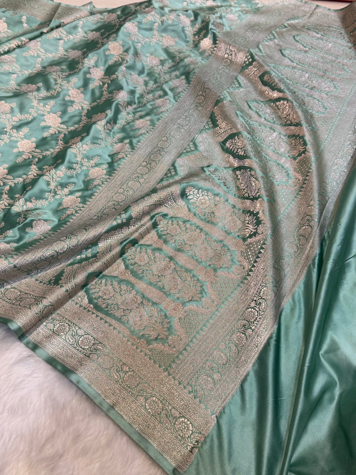 Mashru Silk Banarasi Zari Small Border Plain Design Saree