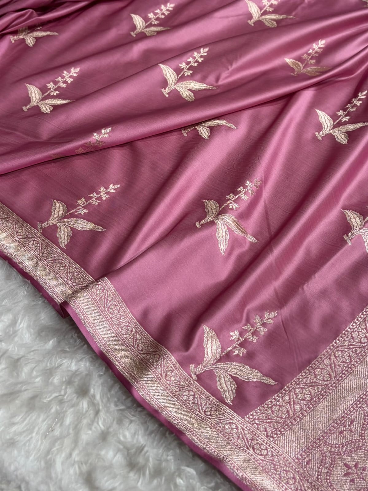 Mashru Silk Banarasi Zari Small Border Plain Design Saree