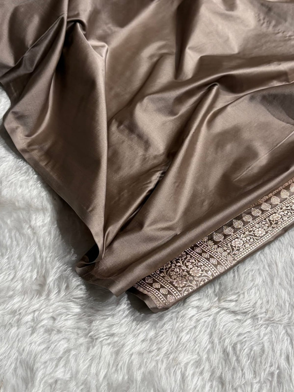Mashru Silk Banarasi Zari Small Border Plain Design Saree