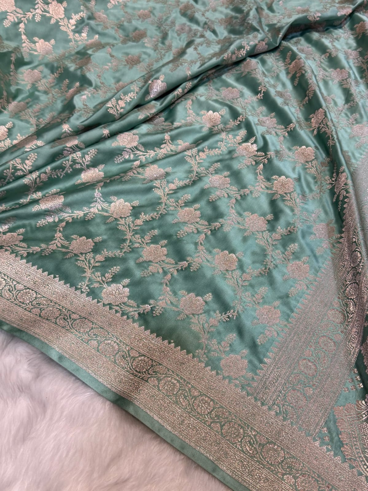 Mashru Silk Banarasi Zari Small Border Plain Design Saree