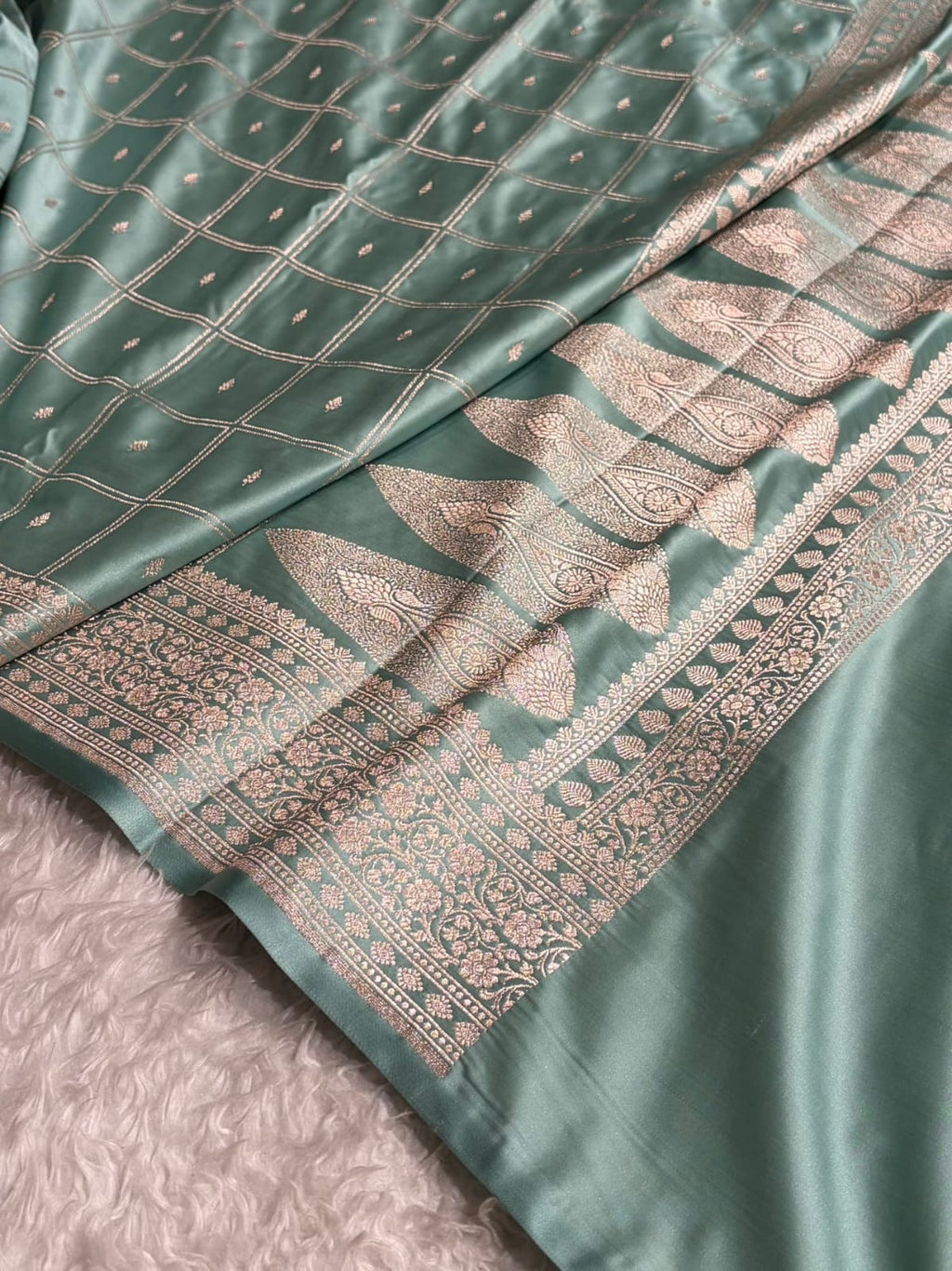 Mashru Silk Banarasi Zari Small Border Plain Design Saree