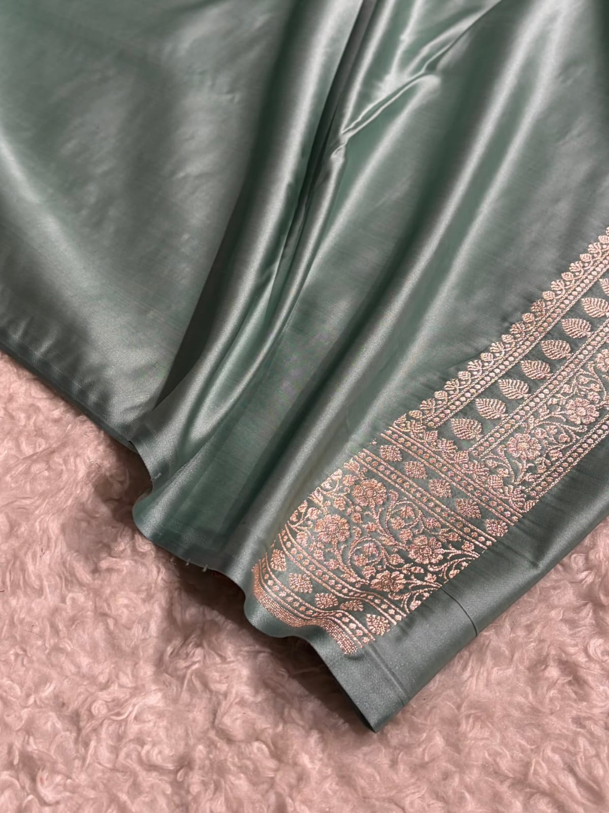 Mashru Silk Banarasi Zari Small Border Plain Design Saree