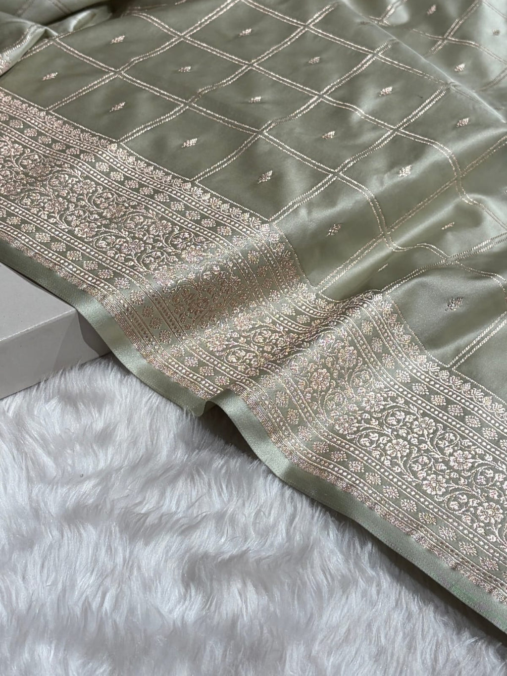 Mashru Silk Banarasi Zari Small Border Plain Design Saree