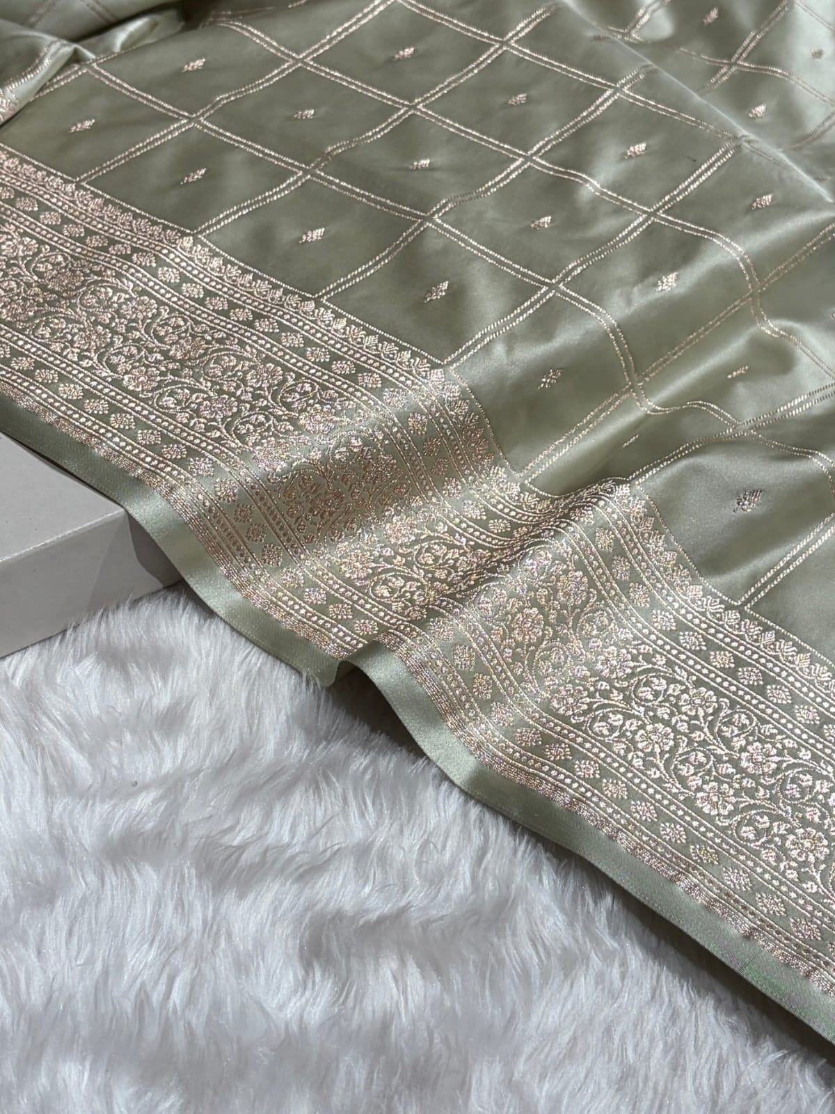Mashru Silk Banarasi Zari Small Border Plain Design Saree